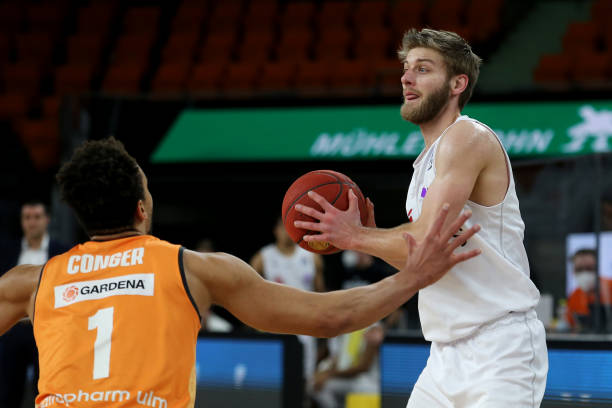 重拳策略并 重拳策略并